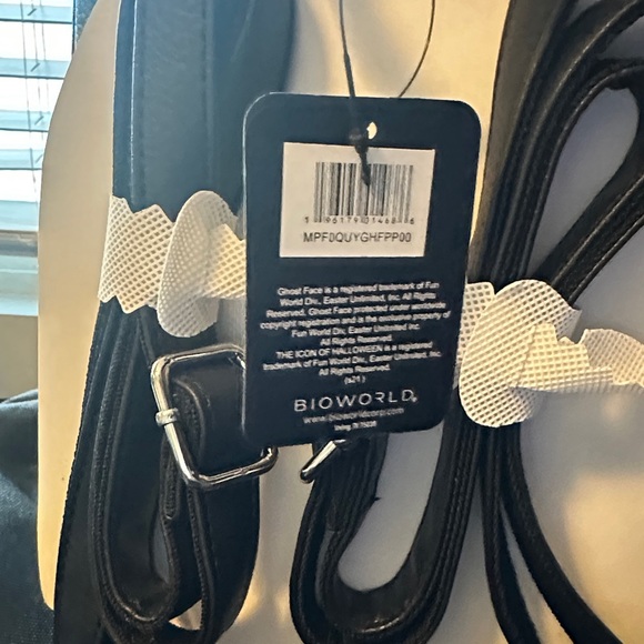 Ghostface scream bioworld Black and White Backpack Glow-in-the-Dark Design NWT - Picture 5 of 6